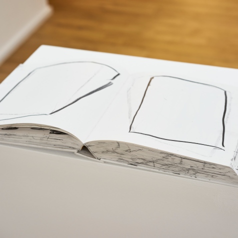 Julius Heinemann, Chronos & Kairos, 2017—2018 Künstlerbuch, Graphit auf Papier, 504 Seiten, 25,6 × 25,6 × 5,4 cm.